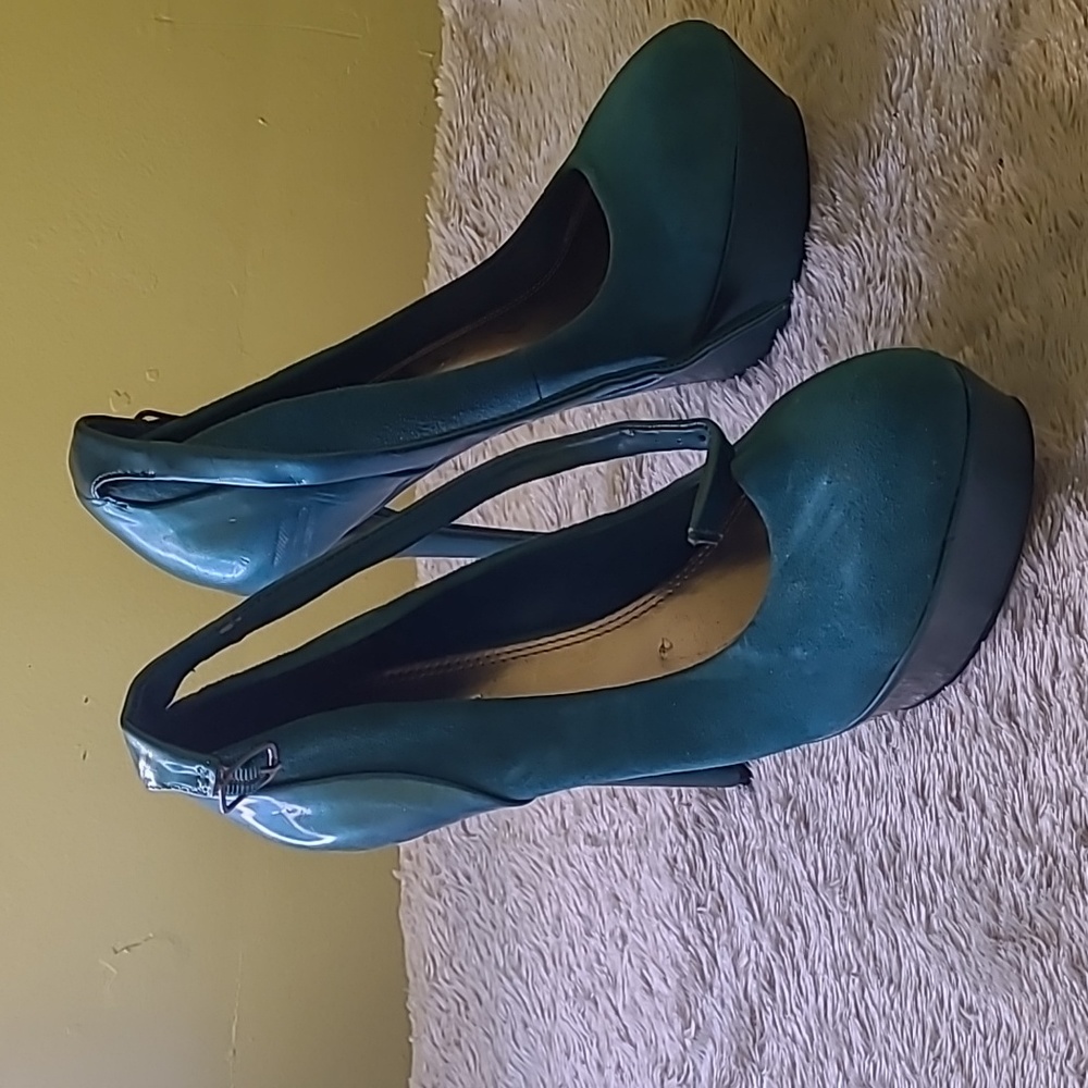 Size 7.5 Turquoise Heel Shoe